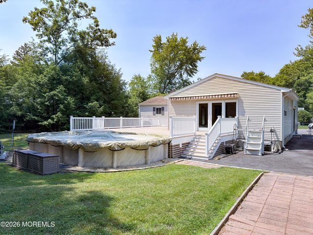 4 Glen Road, Howell, NJ 07731