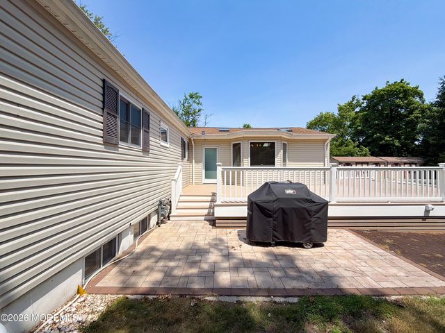4 Glen Road, Howell, NJ 07731