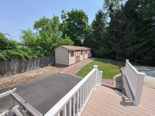 4 Glen Road, Howell, NJ 07731