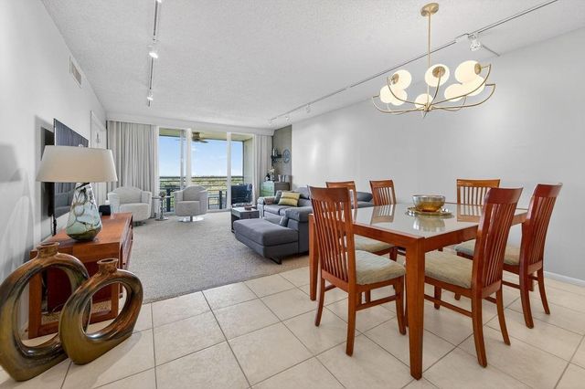 575 Oaks Lane 1002, Pompano Beach, FL 33069