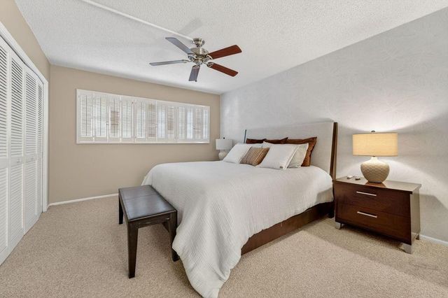 575 Oaks Lane 1002, Pompano Beach, FL 33069