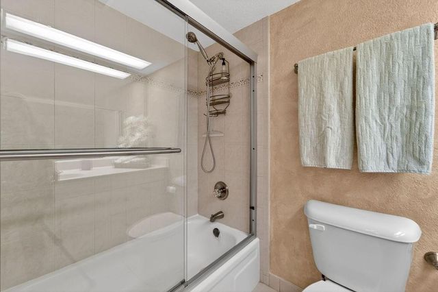 575 Oaks Lane 1002, Pompano Beach, FL 33069