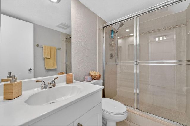 575 Oaks Lane 1002, Pompano Beach, FL 33069