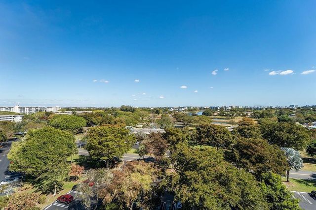 575 Oaks Lane 1002, Pompano Beach, FL 33069
