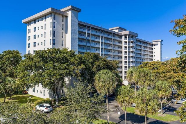 575 Oaks Lane 1002, Pompano Beach, FL 33069