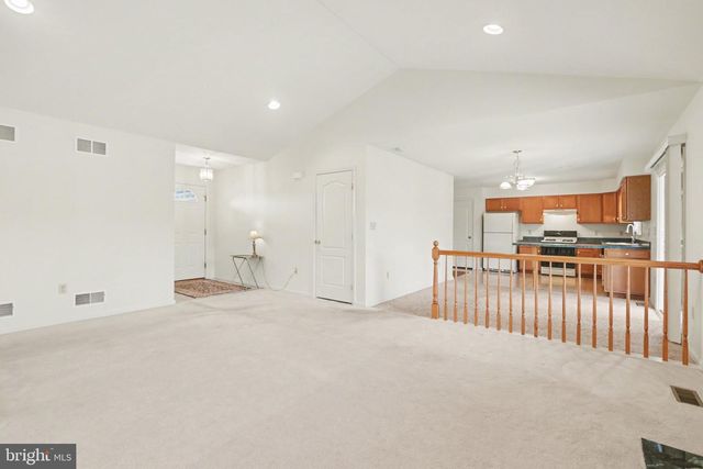 33 BLUE SPRUCE DR, Enola, PA 17025