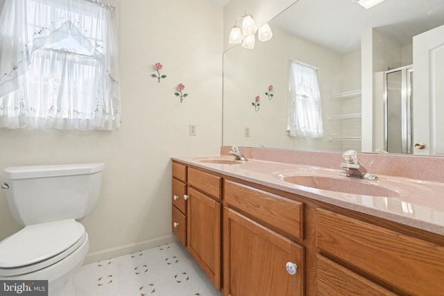 33 BLUE SPRUCE DR, Enola, PA 17025