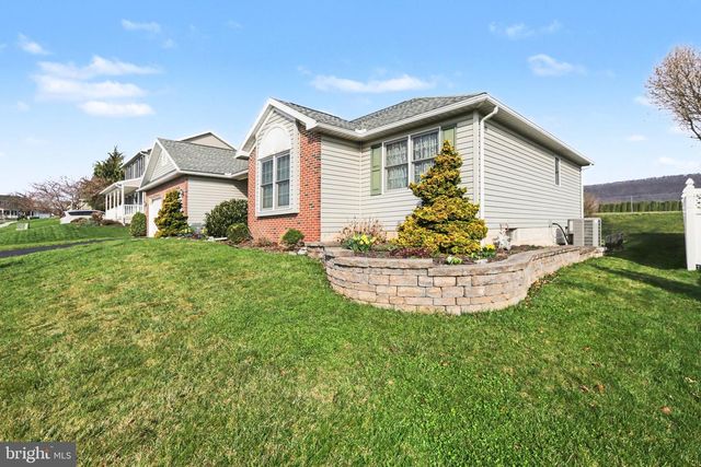 33 BLUE SPRUCE DR, Enola, PA 17025