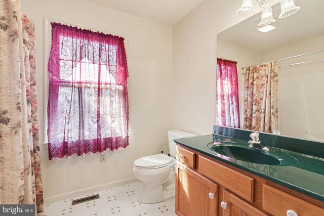 33 BLUE SPRUCE DR, Enola, PA 17025