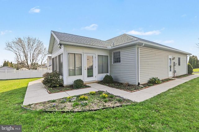 33 BLUE SPRUCE DR, Enola, PA 17025