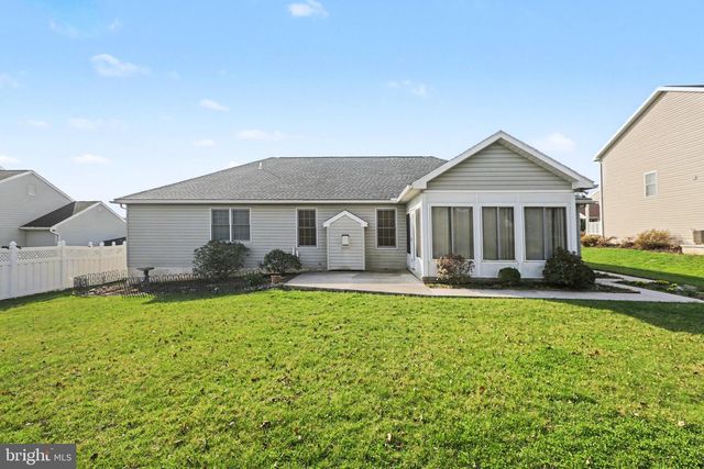 33 BLUE SPRUCE DR, Enola, PA 17025