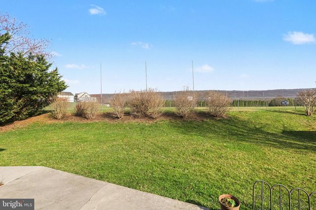 33 BLUE SPRUCE DR, Enola, PA 17025