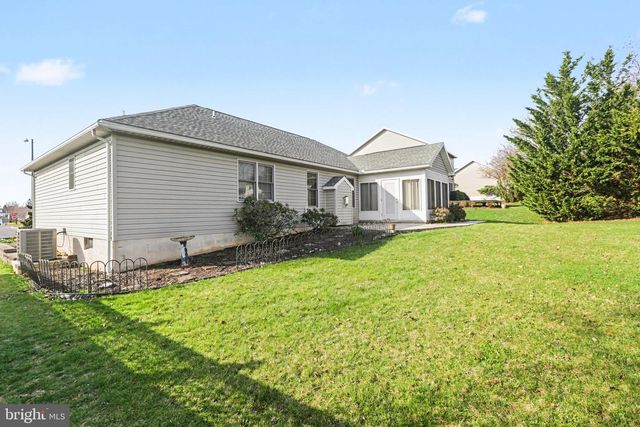 33 BLUE SPRUCE DR, Enola, PA 17025