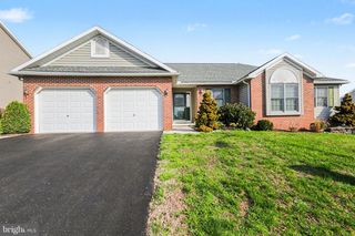 33 BLUE SPRUCE DR, Enola, PA 17025