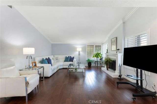 5688 E Los Angeles, Simi Valley, CA 93063