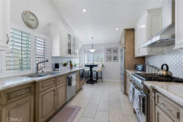 5688 E Los Angeles, Simi Valley, CA 93063