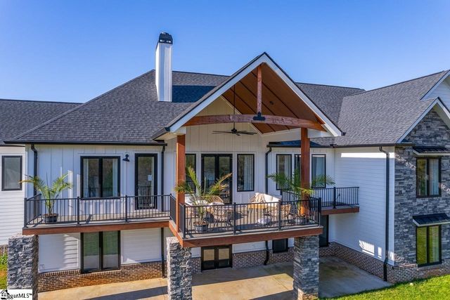 231 CANADY RD, Wellford, SC 29385
