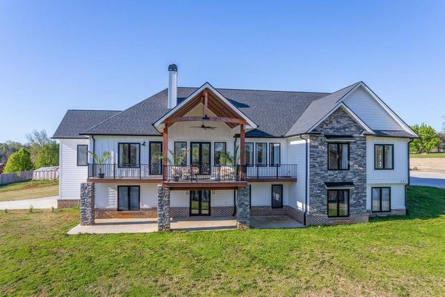 231 CANADY RD, Wellford, SC 29385