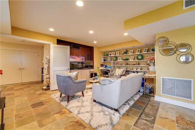 910 Route 9w S, Nyack, NY 10960