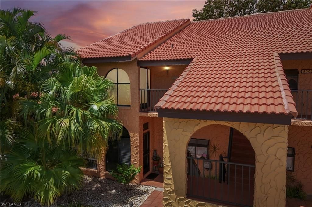 Image 3 of property listing at 5510 SW 4th PL 605, Cape Coral, FL 33914