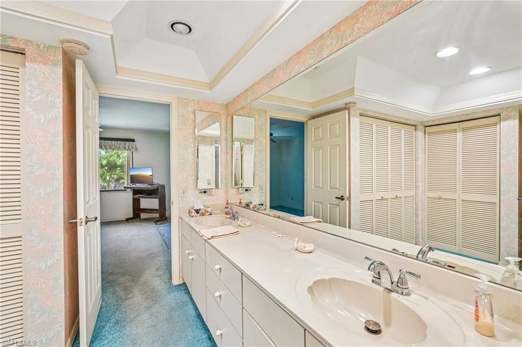 Image 32 of property listing at 5510 SW 4th PL 605, Cape Coral, FL 33914