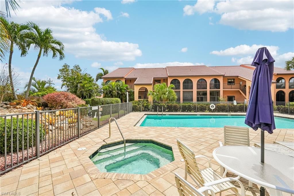 Image 4 of property listing at 5510 SW 4th PL 605, Cape Coral, FL 33914