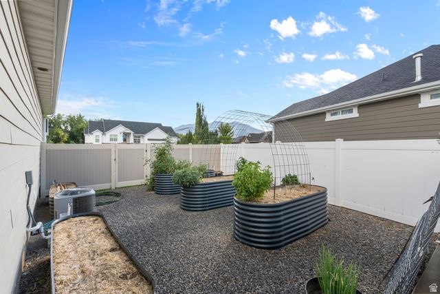 886 S RIVER RIDGE LN, Spanish Fork, UT 84660