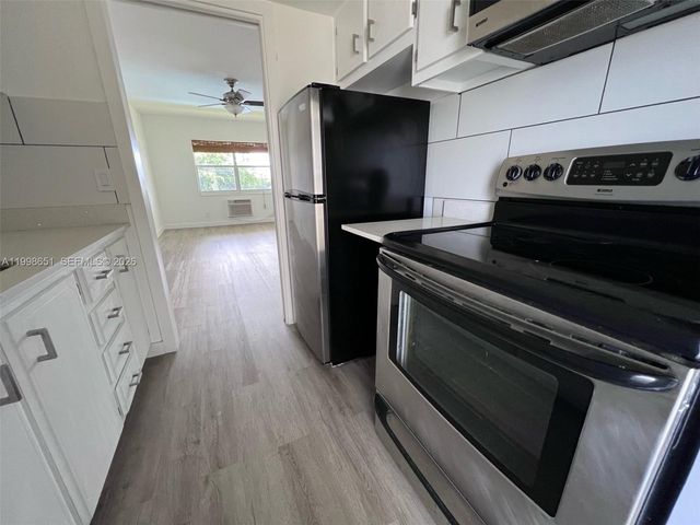 1350 E Sample Road 306, Pompano Beach, FL 33064