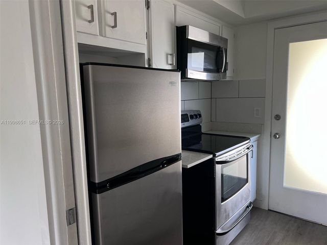 1350 E Sample Road 306, Pompano Beach, FL 33064