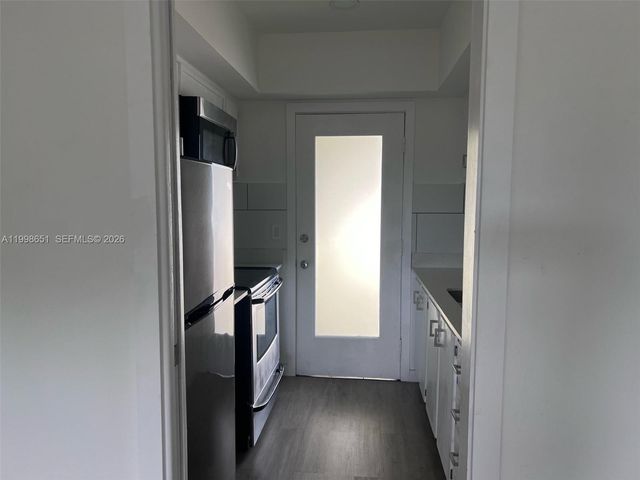1350 E Sample Road 306, Pompano Beach, FL 33064