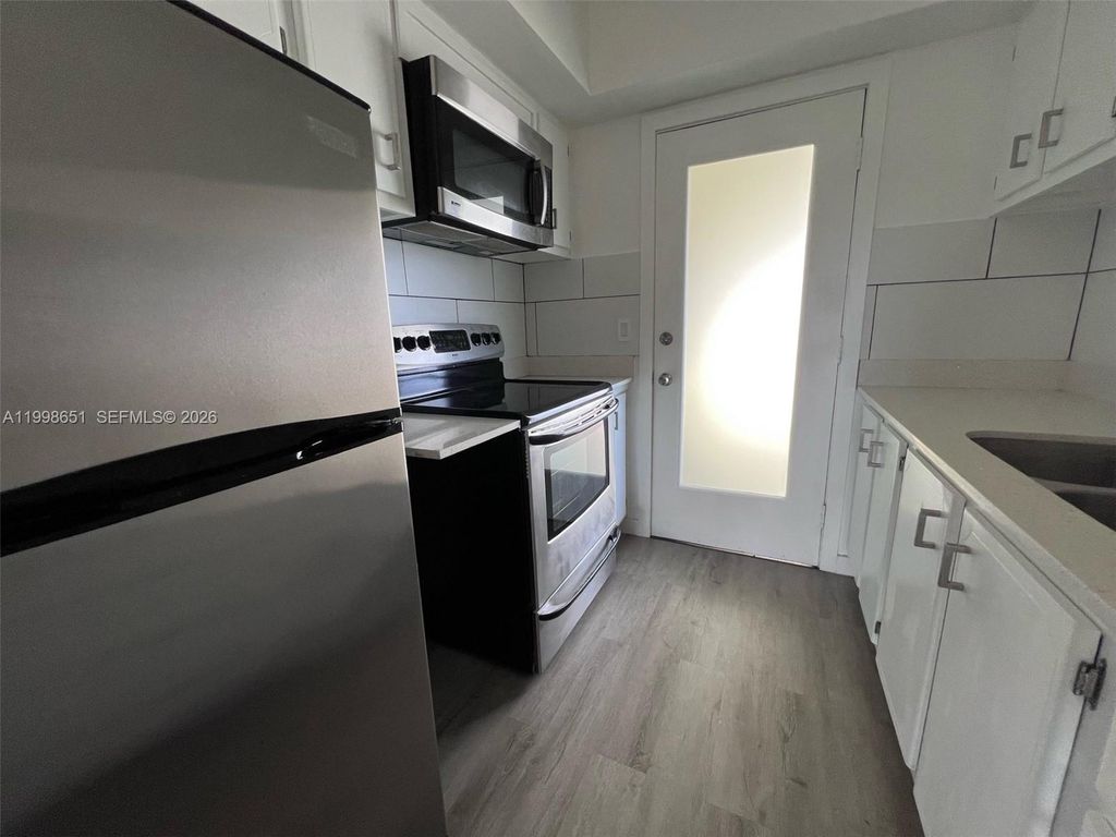 1350 E Sample Road 306, Pompano Beach, FL 33064