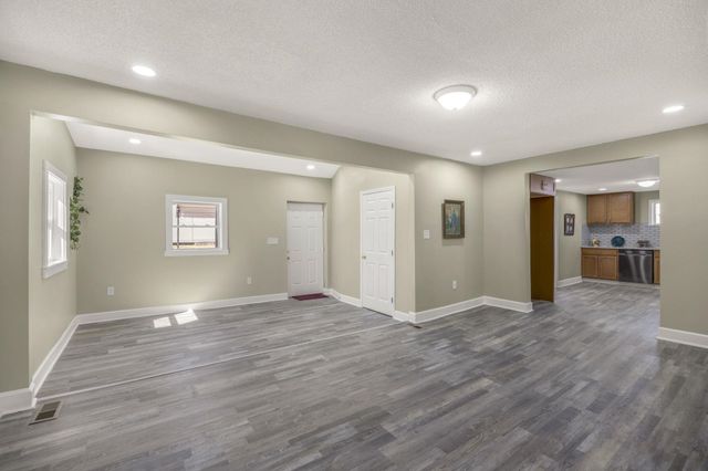 107 Boyd Ave, Simpsonville, SC 29681