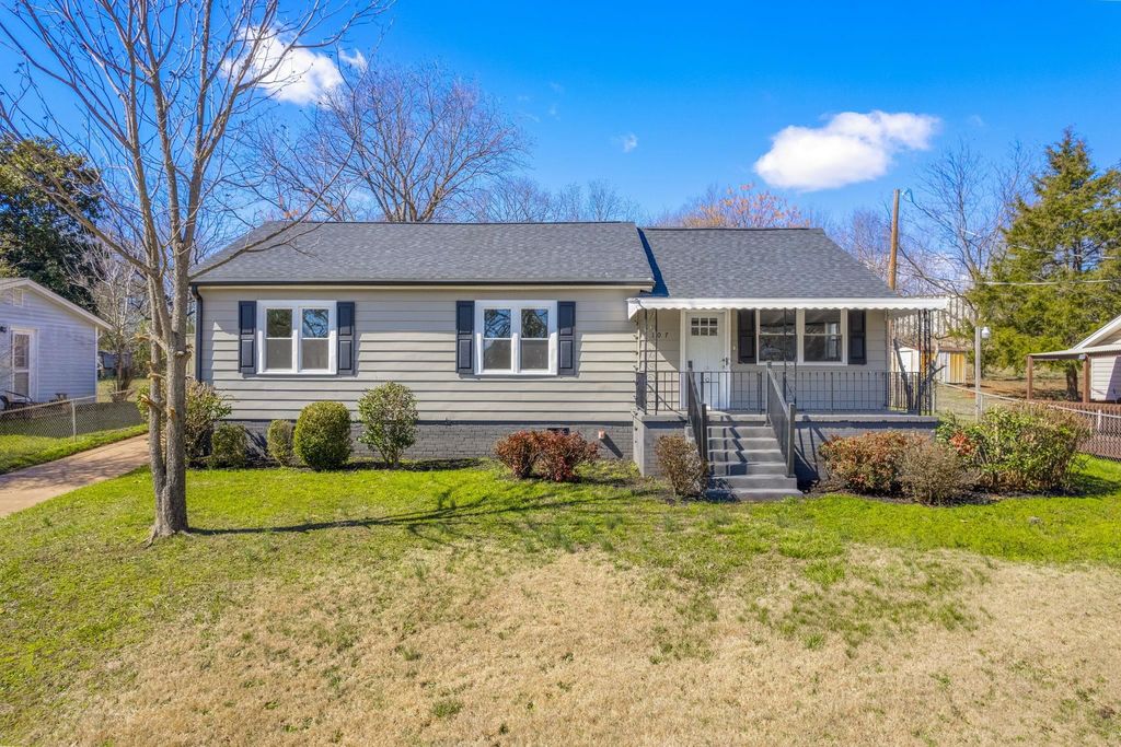 107 Boyd Ave, Simpsonville, SC 29681