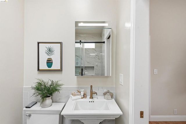 3214 Stuart St, Oakland, CA 94602
