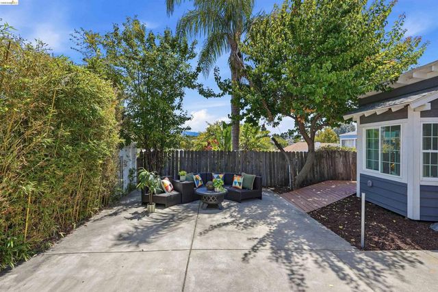 3214 Stuart St, Oakland, CA 94602