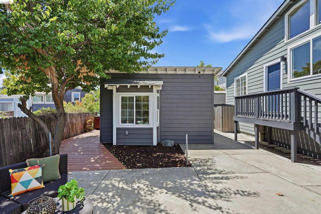 3214 Stuart St, Oakland, CA 94602