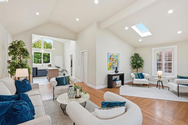 3214 Stuart St, Oakland, CA 94602