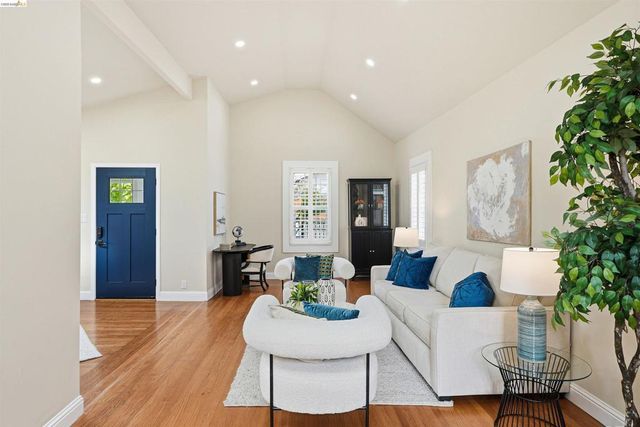 3214 Stuart St, Oakland, CA 94602