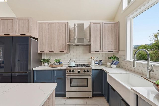 3214 Stuart St, Oakland, CA 94602