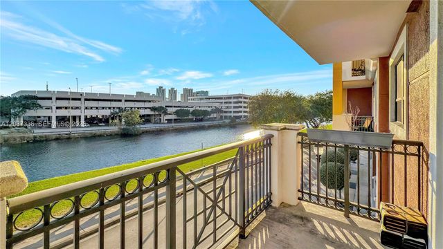 8390 SW 72 106, Miami, FL 33143