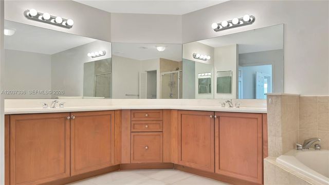 8390 SW 72 106, Miami, FL 33143