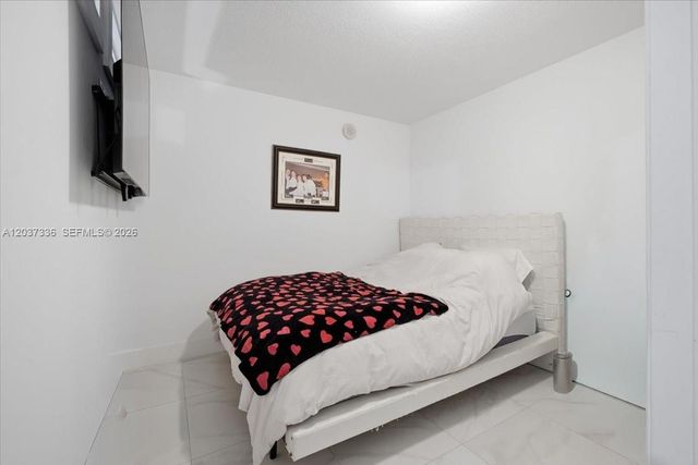 8390 SW 72 106, Miami, FL 33143