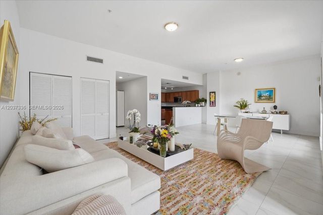 8390 SW 72 106, Miami, FL 33143