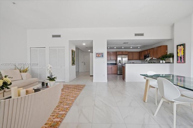 8390 SW 72 106, Miami, FL 33143