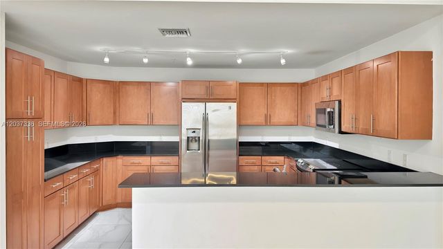 8390 SW 72 106, Miami, FL 33143