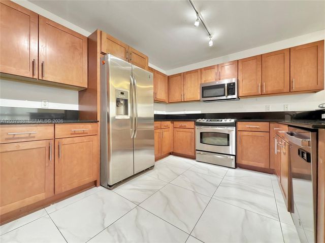 8390 SW 72 106, Miami, FL 33143