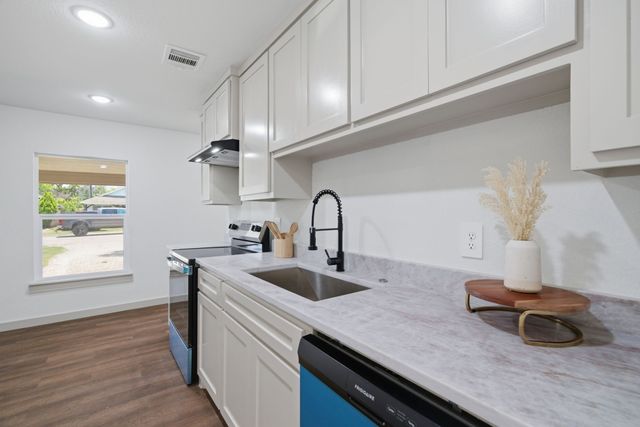 5610 Calloway Street, Sansom Park, TX 76114