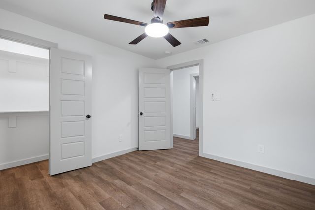 5610 Calloway Street, Sansom Park, TX 76114