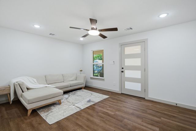 5610 Calloway Street, Sansom Park, TX 76114