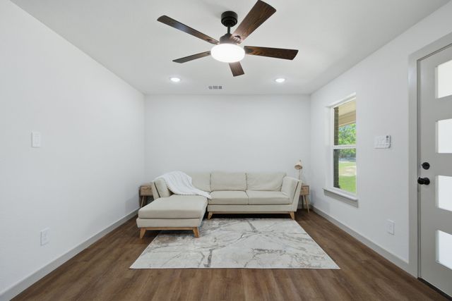 5610 Calloway Street, Sansom Park, TX 76114